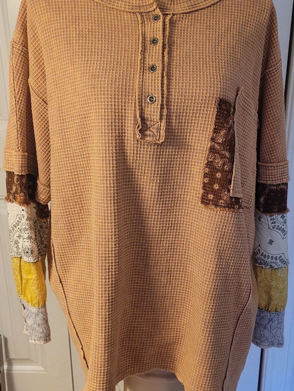 OLI & HALI Thermal Henley Top w/Bandana Print Sleeves, NWOT, S/M, Adorable!